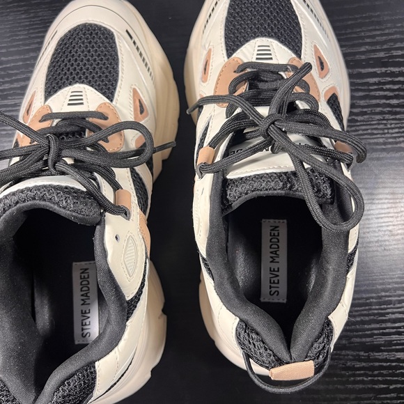 Steve Madden Black and Tan Sneakers - Picture 4 of 6